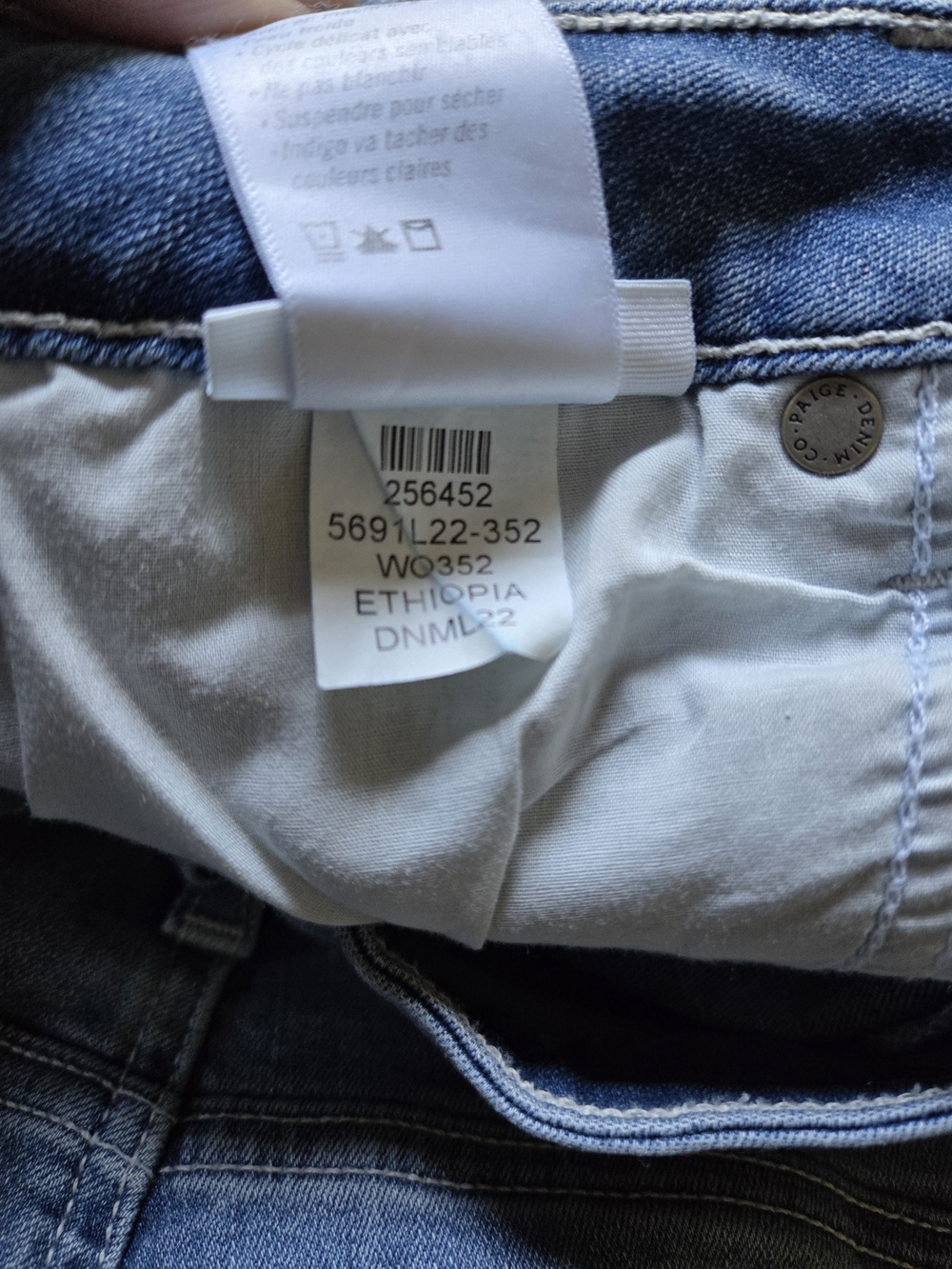 NWT- PAIGE Mid Rise Manhattan 32" Bootcut Jean Women's Size 28 - Picture 14 of 14
